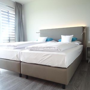Zimmer mit Kingsize-Bett